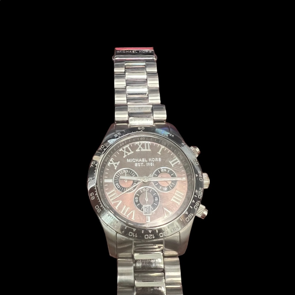 Micheal KORS MEN WATCH MODEL NUMBER 111201